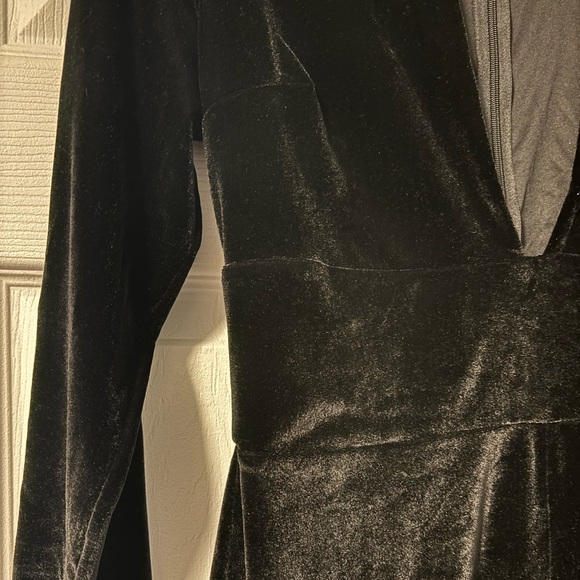 Black velvet long sleeve romper from express S - Picture 4 of 8